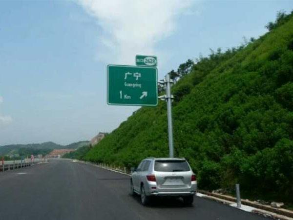 附着式交通标志杆